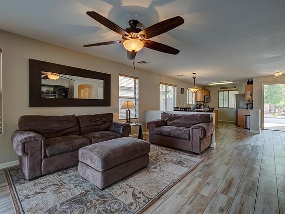 004_Living Room