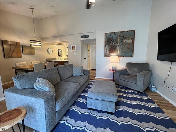 3rd image of 7042 N Holiday Dr