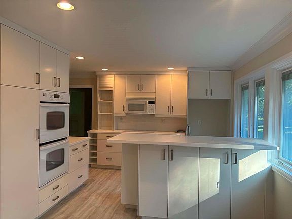 5th image of 346 Heather Road