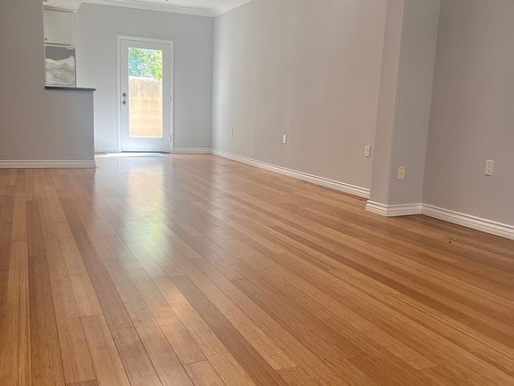 3rd image of 652 S Lake Ave Unit 6