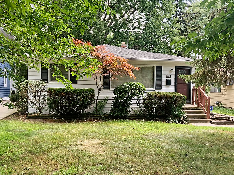 1st image of 208 N Gainsborough