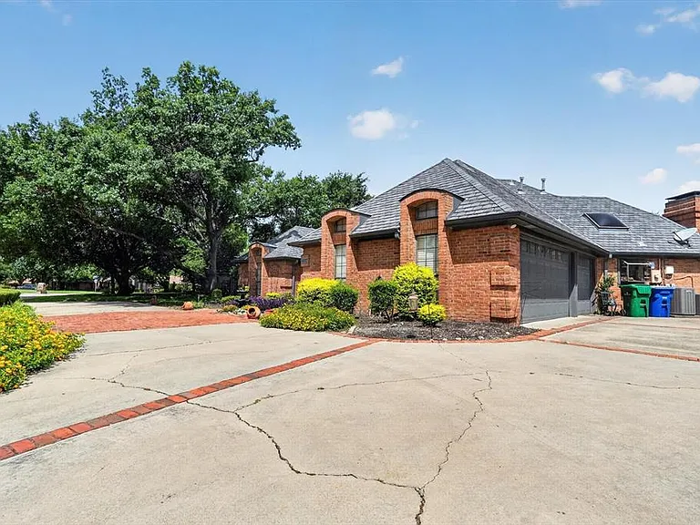 2335 Highlands Creek Rd — Photo 3