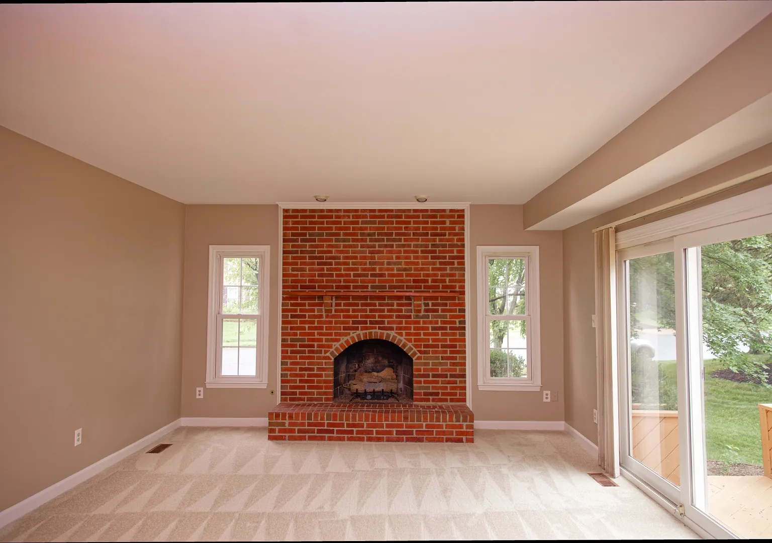 5 bed, 3.5 bath, 3556 sqft, $4,450 — Photo 4
