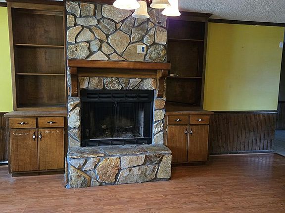 2nd image of 2604 Banks Cir