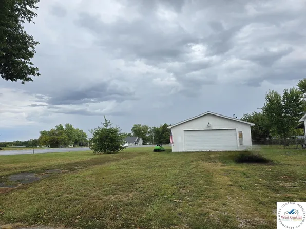 511 N Main St, Leeton, MO 64761