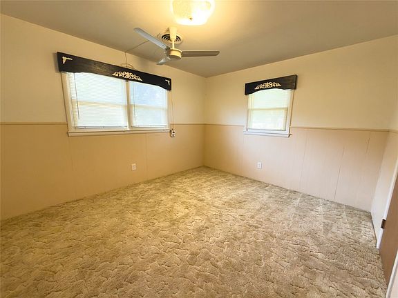 4th image of 2117 Oakwood Ln