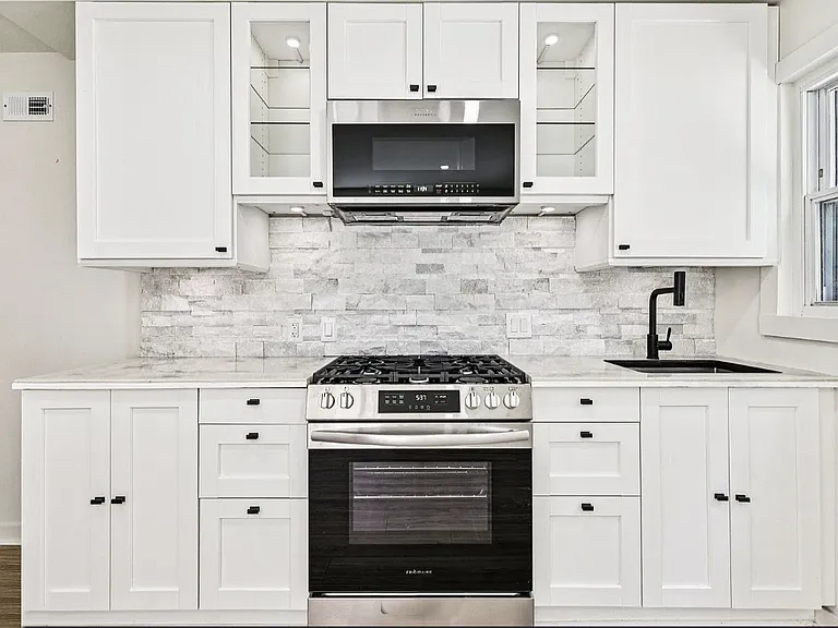 674 Brandywine St SE — Photo 3