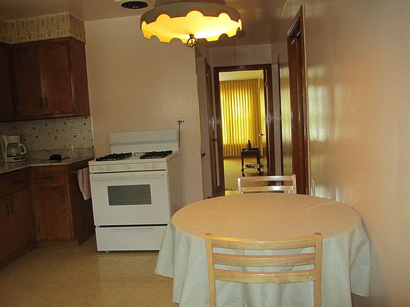 5th image of 2819 N 72nd Ct