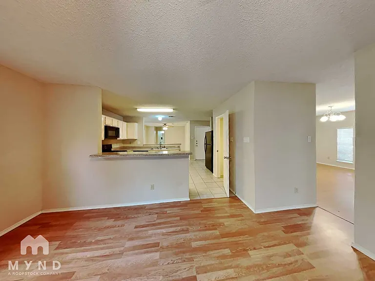3205 Meadowview Dr — Photo 5