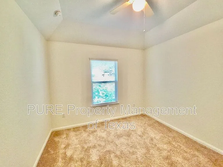 615 Linares Ln — Photo 20