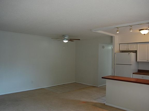 5th image of 1015 Valley Dr