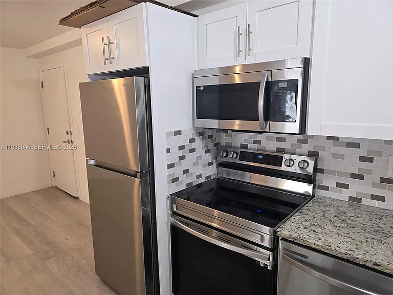 5185 W Flagler St #204 — Photo 11