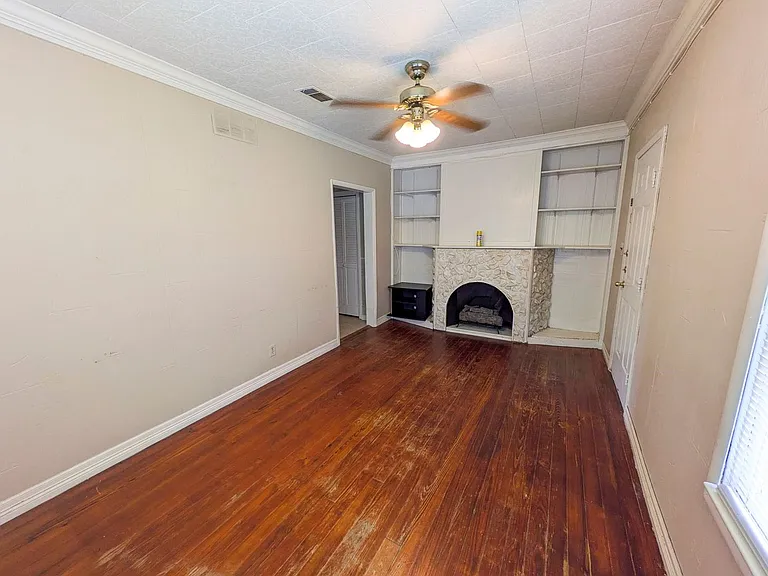 824 Llano St — Photo 2