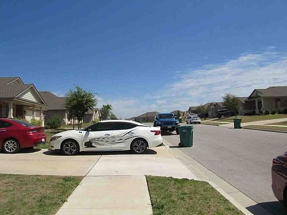 Exterior Neighborhood (street photo)