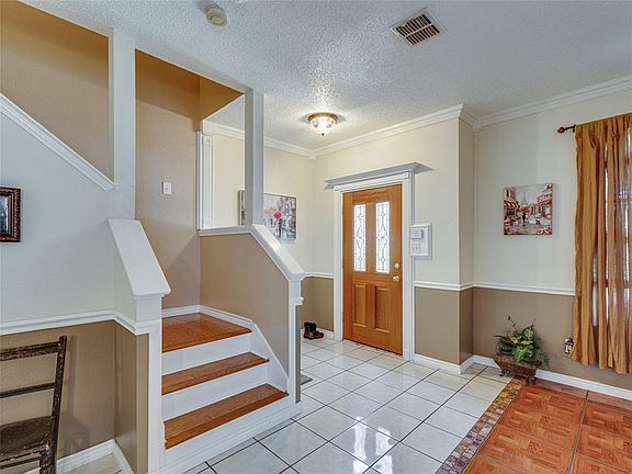 2nd image of 305 Washington Dr