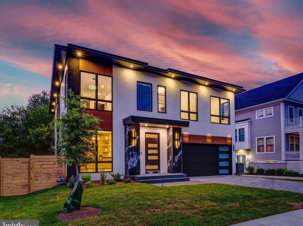 2017 N Greenbrier St, Arlington, VA 22205