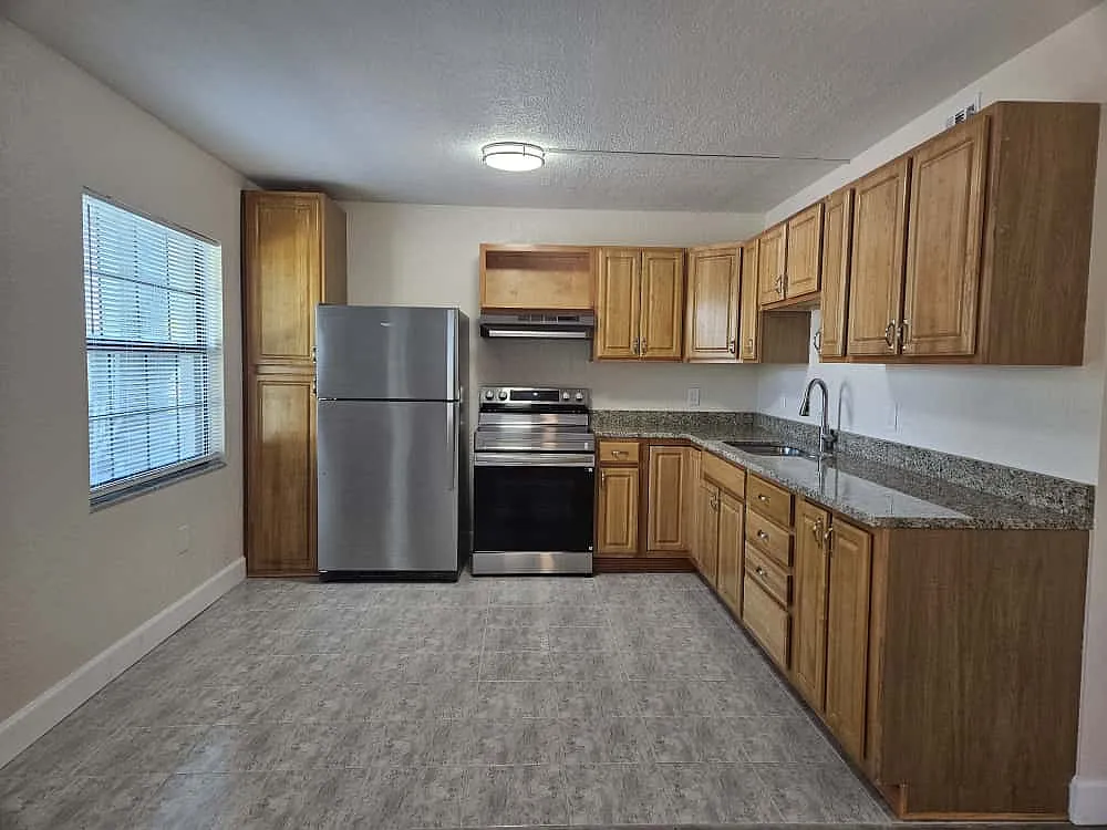 4414 N Clark Ave — Photo 2
