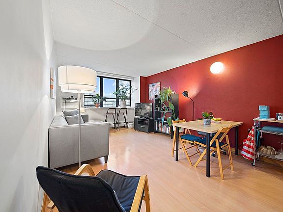 3rd image of 301 W 110th St APT 7B