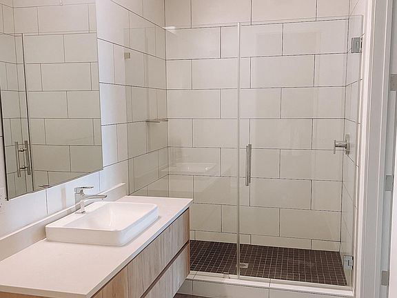 5th image of 390 NW 1st Ave #5665H