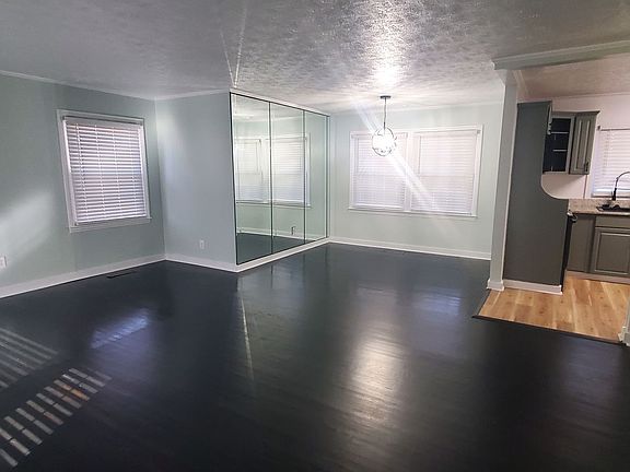 2nd image of 1922 Rogers Dr