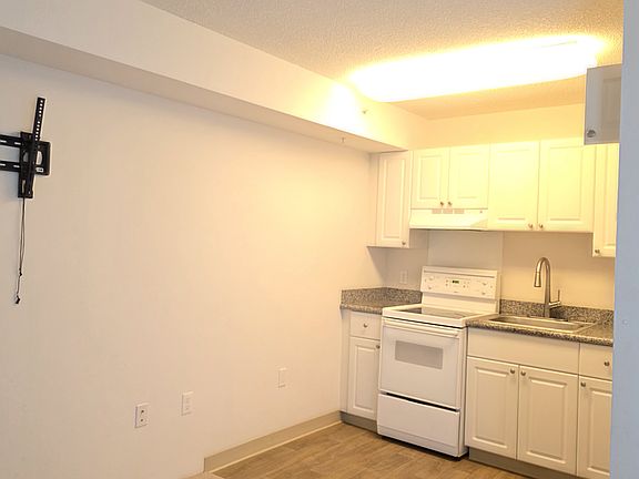 2nd image of 801 South St