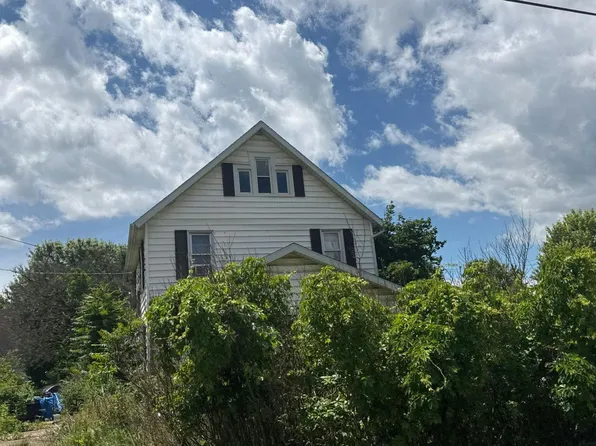 2747 Waynesburg Dr SE, Canton, OH 44707