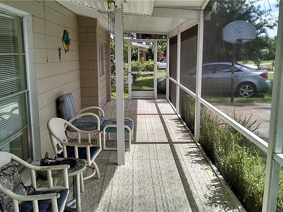 3rd image of 1421 Davis Dr