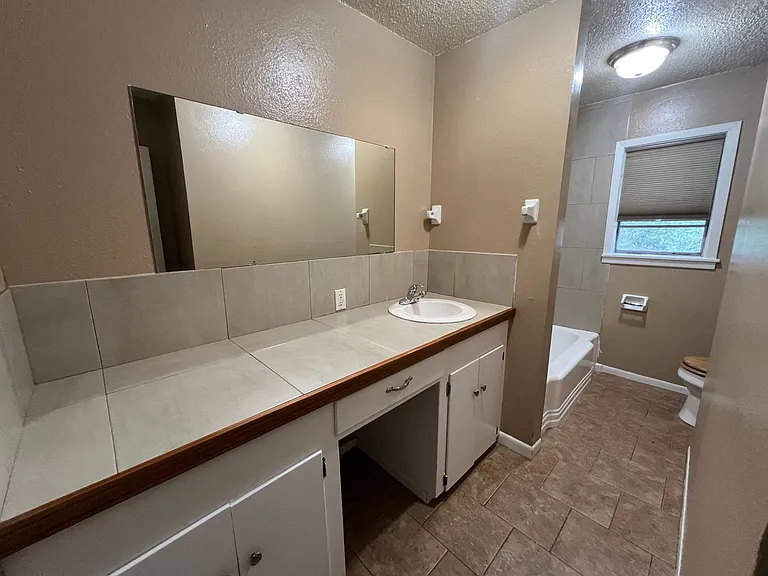 1026 Meyer St — Photo 9