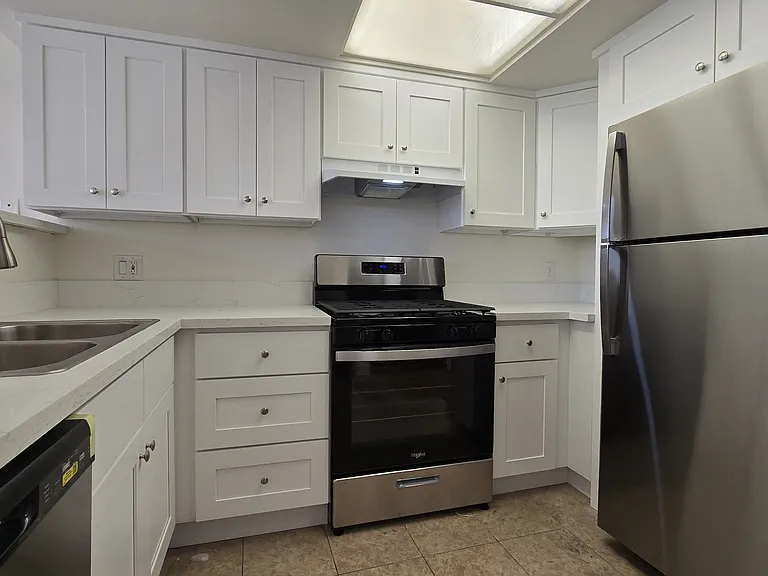 11837 Courtleigh Dr #10 — Photo 7
