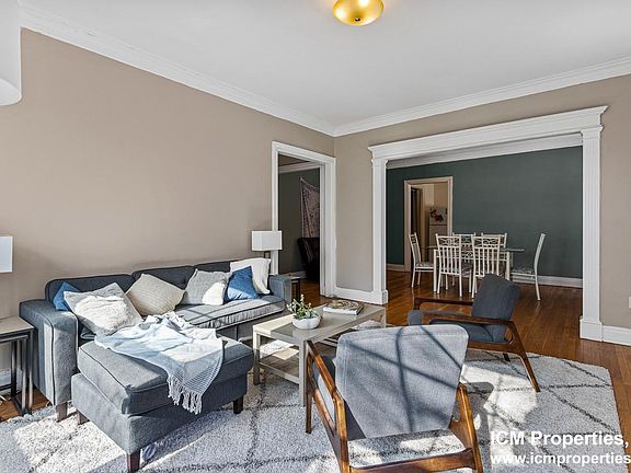 2nd image of 538 W Briar Pl #12L