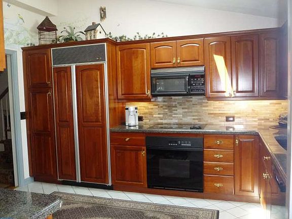 3rd image of 4 Vanderveer Dr
