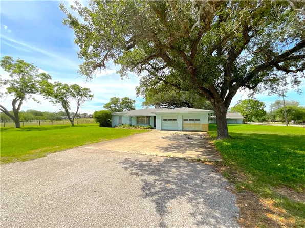 311 W Ward St, Refugio, TX 78377