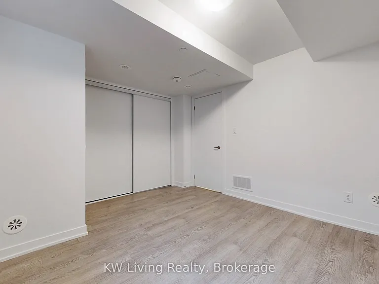 106 Green Gardens Blvd #B — Photo 8