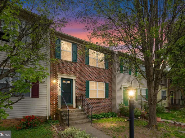 305 Regina Ln, Fredericksburg, VA 22405