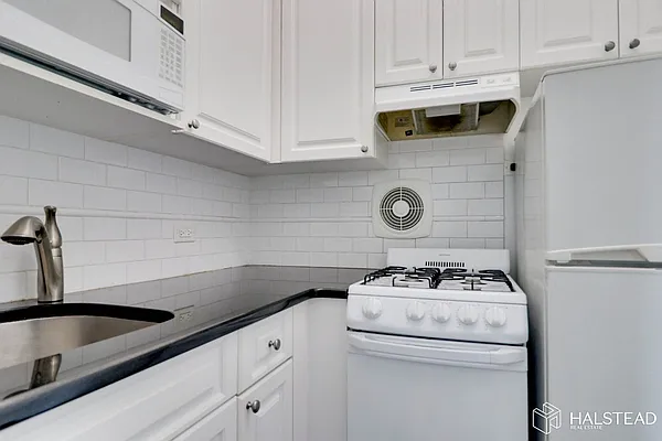 Rented by Halstead Real Estate | media 15