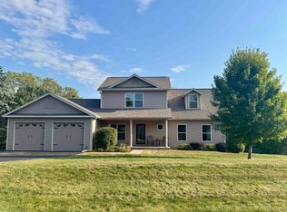 7 Hawthorn Ln, Galena, IL 61036