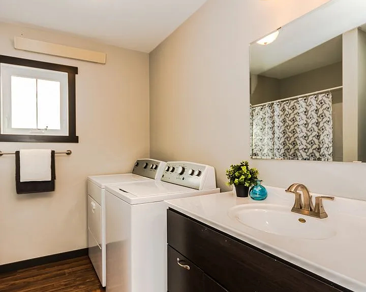 826-834 Thames Ct #1008 — Photo 25