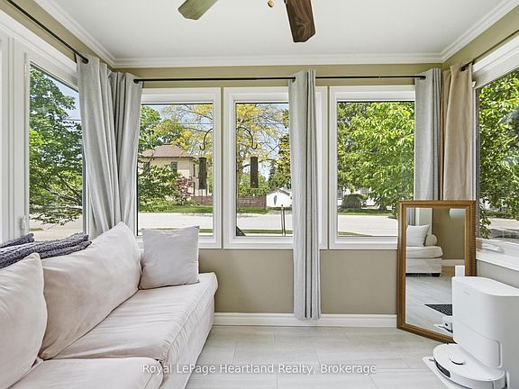 4th image of 212 Townsend St