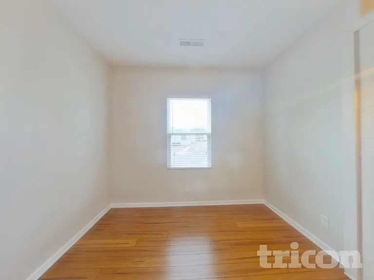 1048 Silverberry St — Photo 14