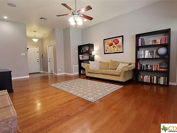 5th image of 13 Dog Wood Ct