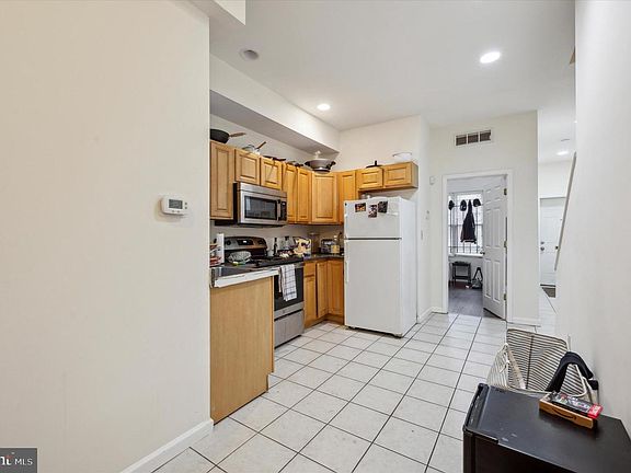 4th image of 1521 Fontain St