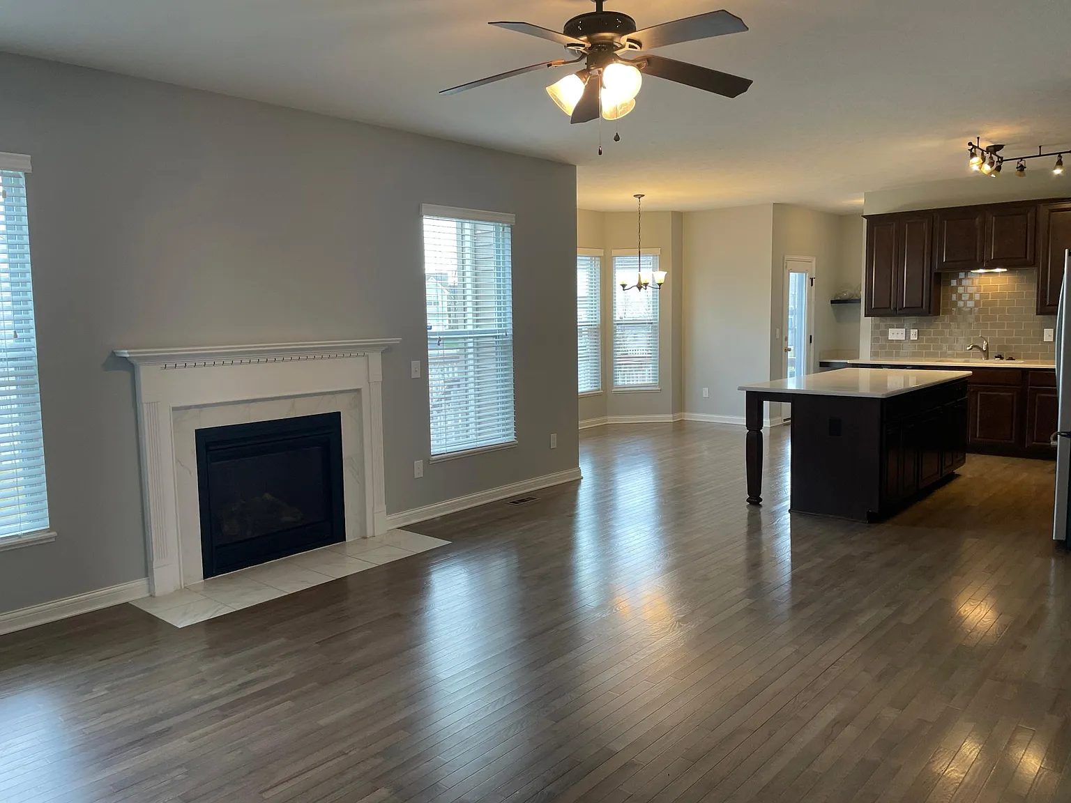 4 bed, 3.5 bath, 2816 sqft, $2,750 — Photo 2
