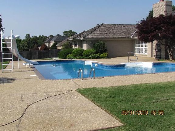 Oversized Private Pool