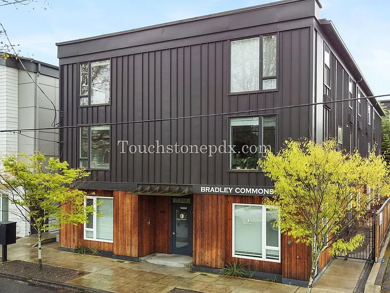 424 NE Jessup St #11 — Photo 37