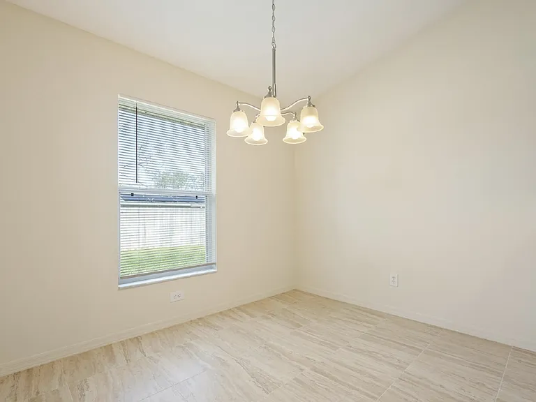 2082 Foxwood Dr — Photo 6