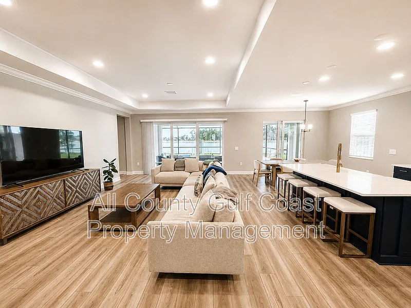 4 bed, 4.0 bath, 3174 sqft, $5,395 — Photo 4