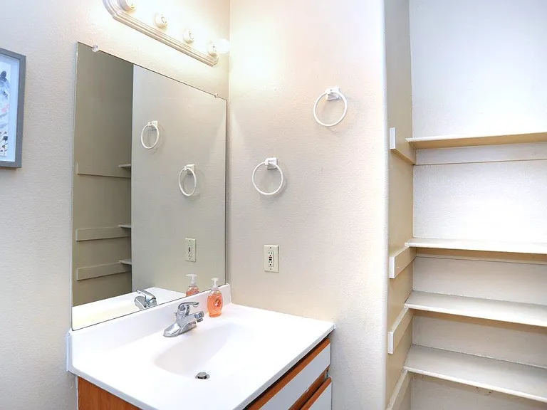 1109 N Camilla Blvd #2 — Photo 15