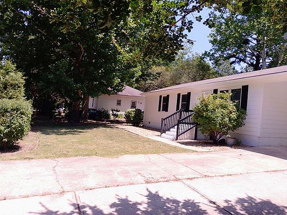 4th image of 228 Short St