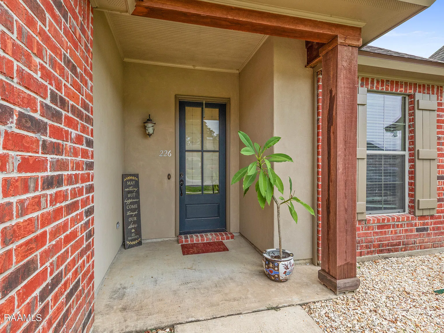 3 bed, 2.0 bath, 1605 sqft, $2,000 — Photo 3