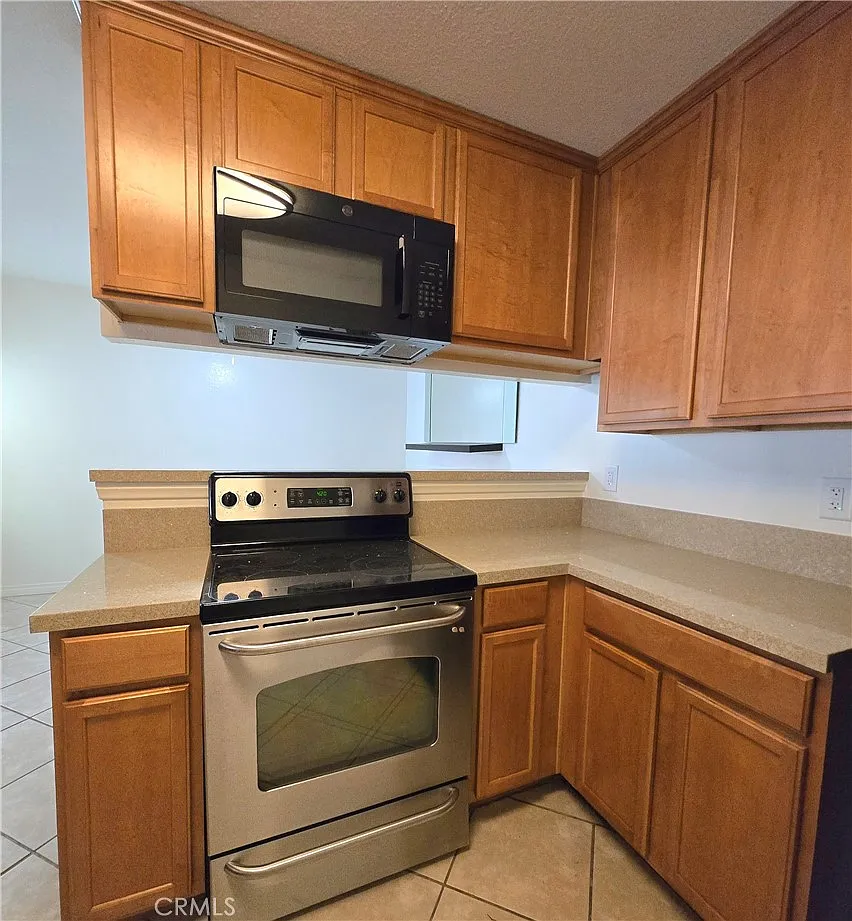 2 bed, 984 sqft, $2,800 — Photo 2